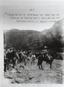 Escolta de la jefatura del sur en la placita de “Cristo Rey”, orillas del Río Armería, límites de Jalisco y Colima